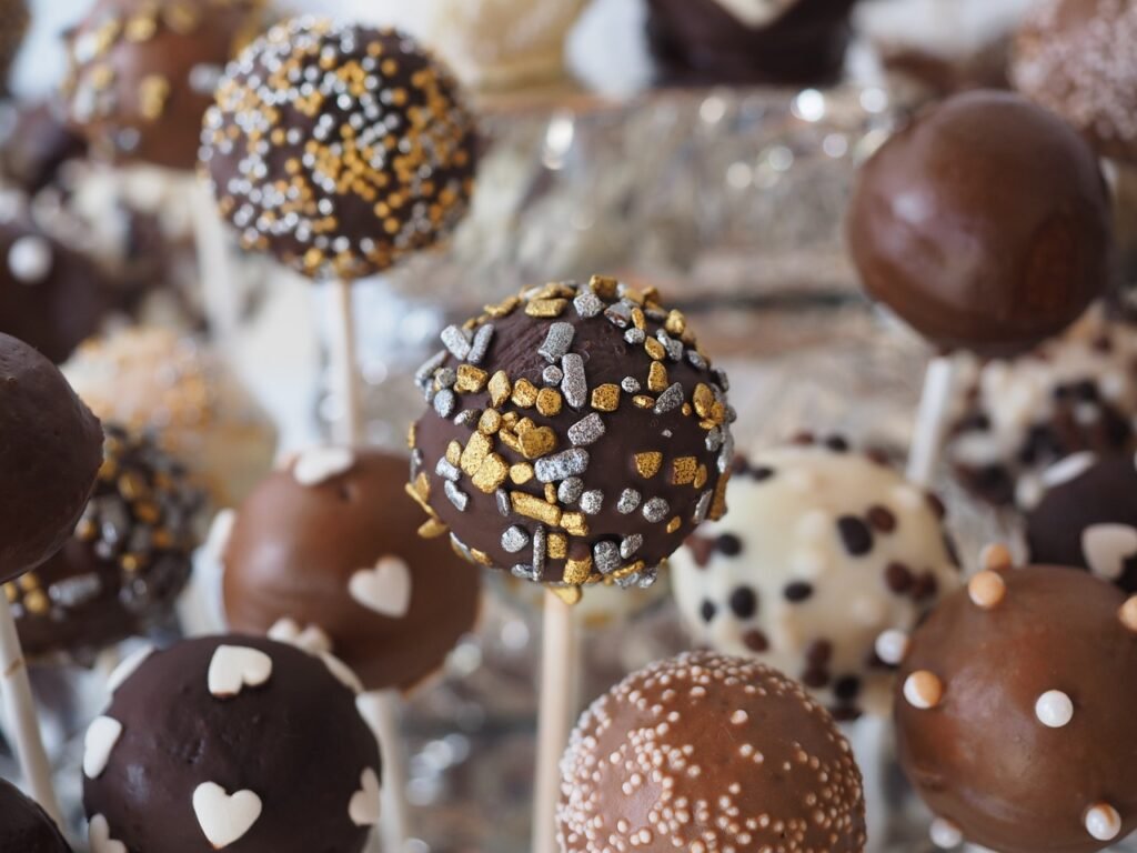 cake pops, pastries, food-693645.jpg